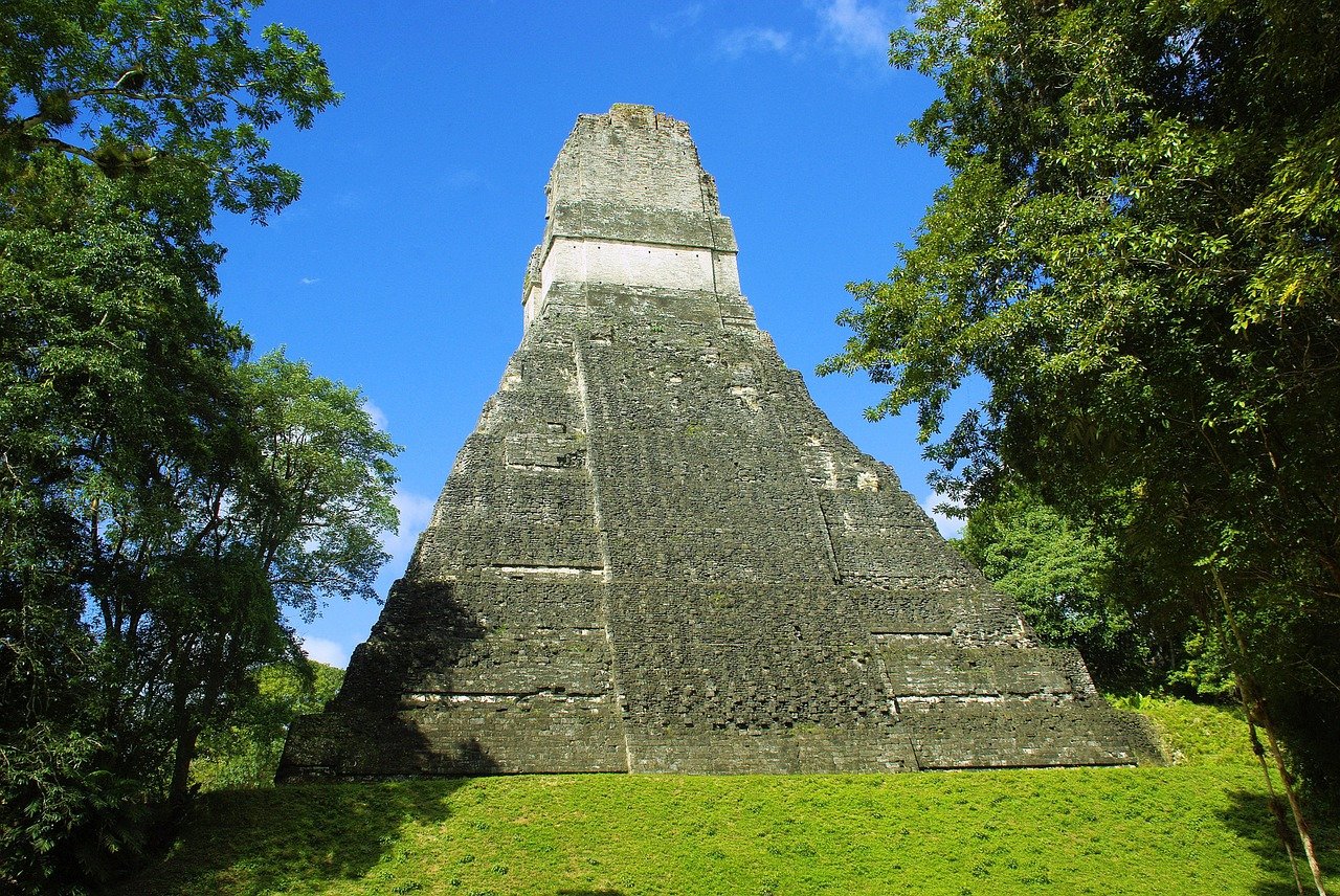 גוואטמטלה - מקדש הכתובות באתר תרבות המאיה בטיקל