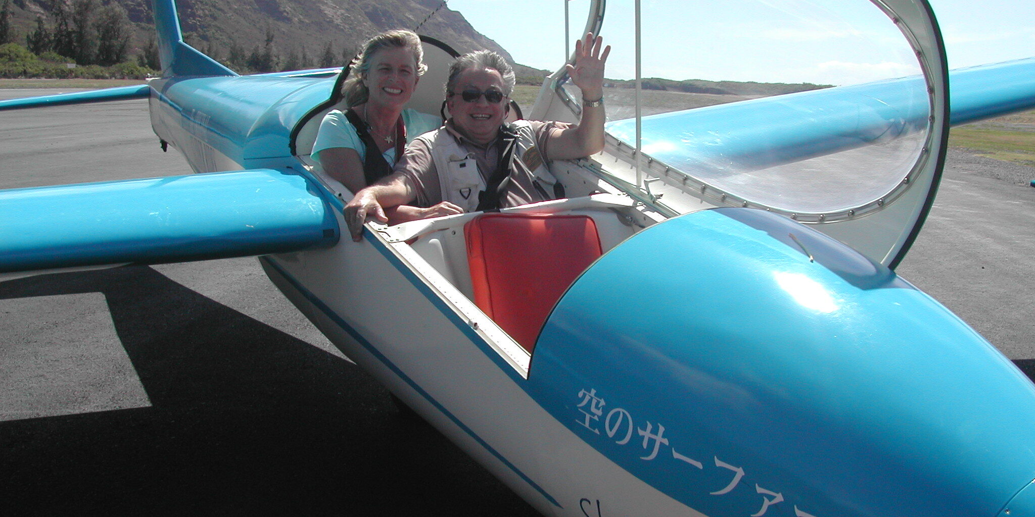 טיסה בדאון מעל לאי מאווי בהוואי