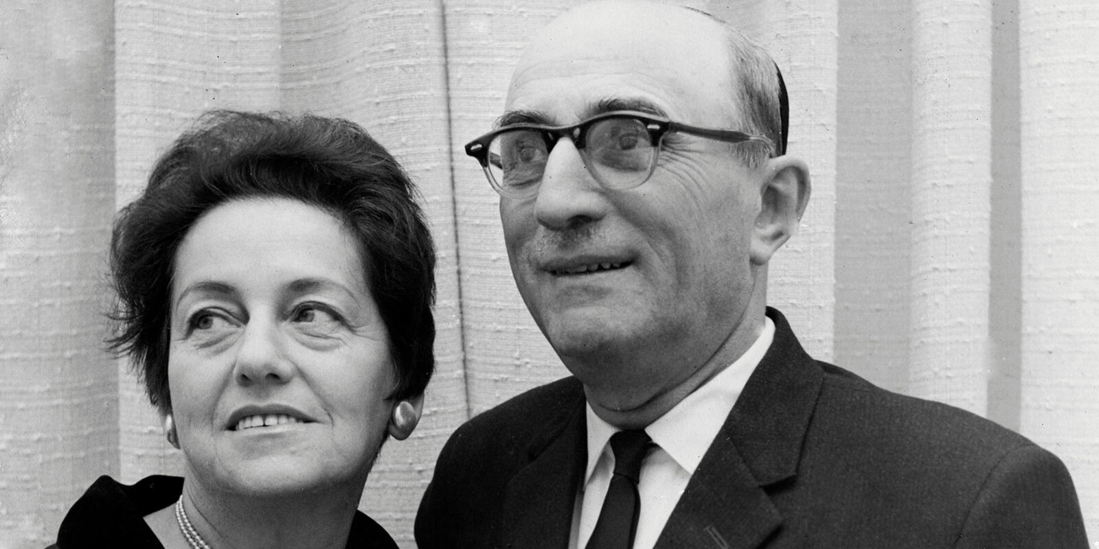 אבי יצחק ואמי תרצה לפני טקס נישואיי עם חניתה