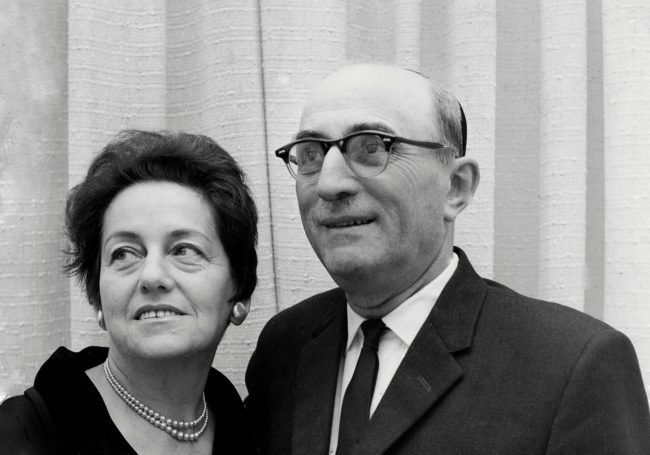 אבי יצחק ואמי תרצה לפני טקס נישואיי עם חניתה