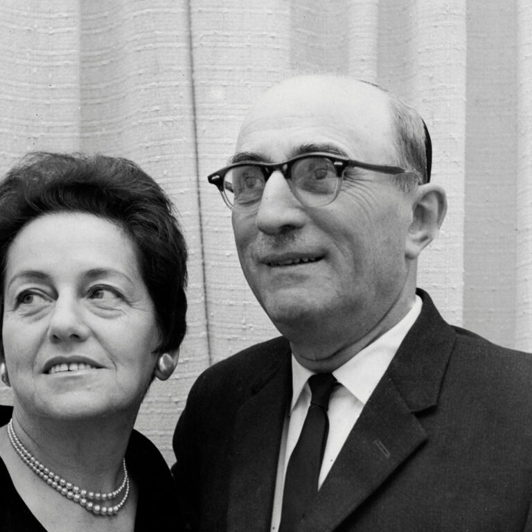 אבי יצחק ואמי תרצה לפני טקס נישואיי עם חניתה