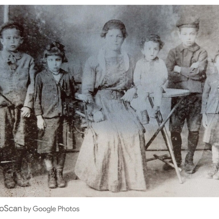 אמי בת כ-5 עם משפחתה בברטיסלבה