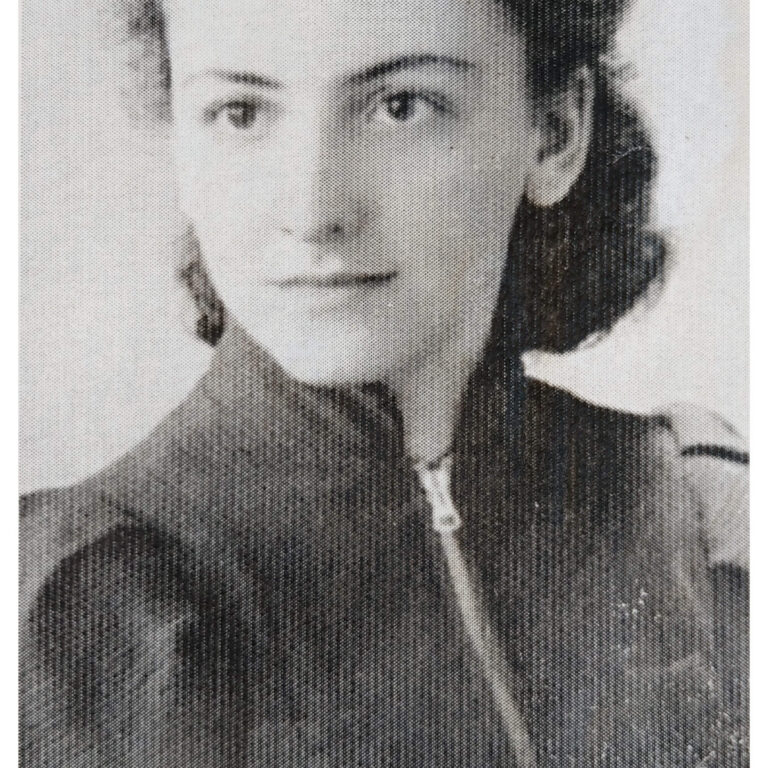 דודה רבקה אליצור, אחות של אמי,, סופרת ילדים שנפתרה בגיל צעיר.