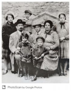 משפחת שמידט בברטיסלבה ערב עלייתם לישראל 1929