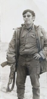 בעיצומה של מלחמת ששת הימים, עם קלאצ'ניקוב מצרי ומקטרת (מלחמת ששת הימים)