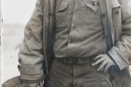 בעיצומה של מלחמת ששת הימים, עם קלאצ'ניקוב מצרי ומקטרת (מלחמת ששת הימים)