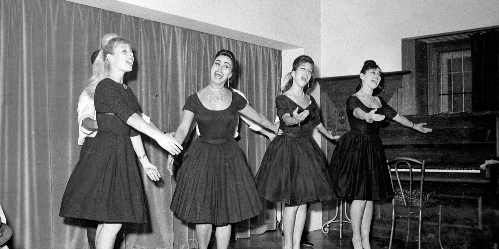 חניתה עם עופרה פוקס ויהודית פרי בלהקת כרמון