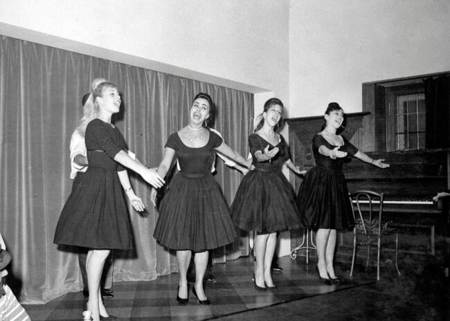 חניתה עם עופרה פוקס ויהודית פרי בלהקת כרמון