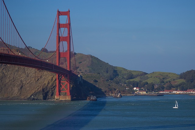 גשר הזהב, שמחבר בין סן-פרנסיסקו לסוסליטו