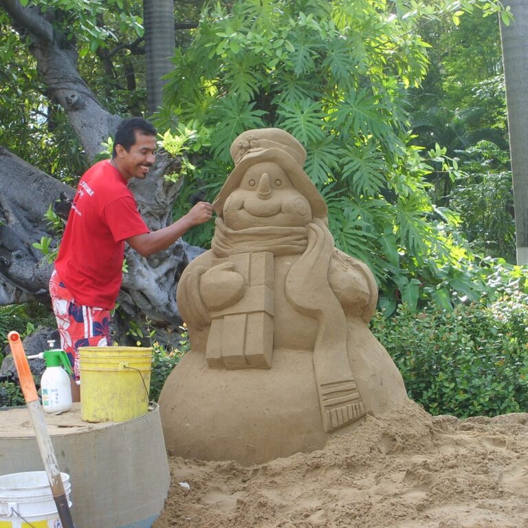 פסל באבן חול באקפולקו