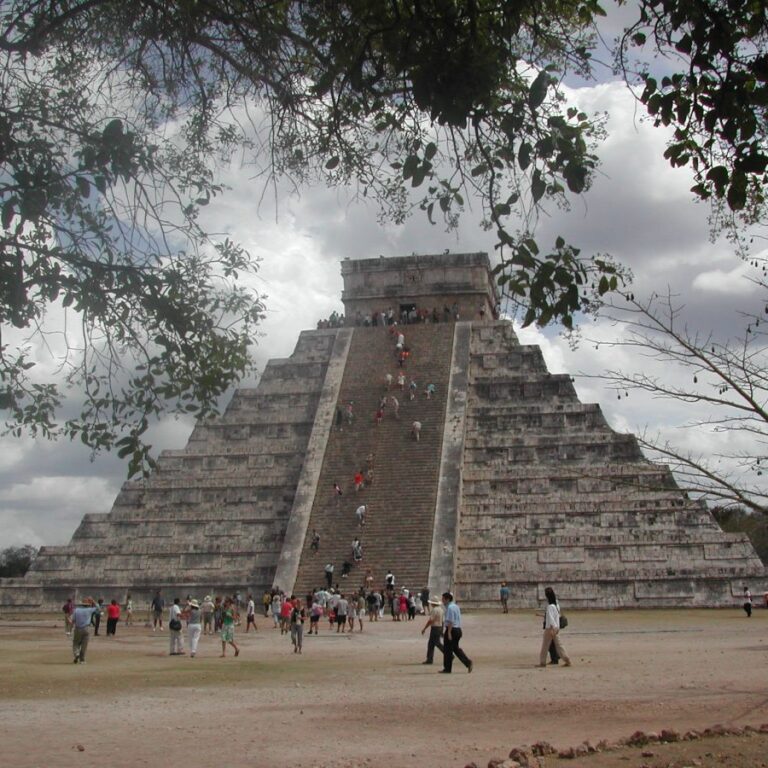 הפירמידה של המאיה בצ'יצןאיצה ביוקטאן