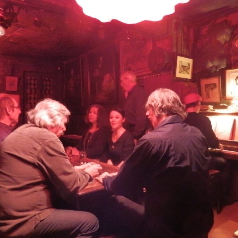 אמנים מופיעים בשירים צרפתיים (שאנסון) בפריז