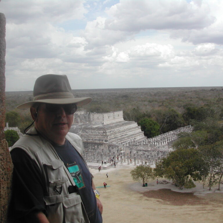 מבט מפסגת פירמידת המאיה ביוקטן, מכסיקו