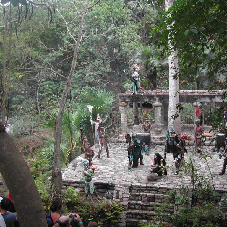 מופע שחזור של טקסי המאיה באקסקרט