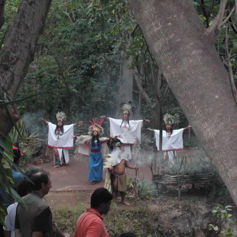 מופע של טקסי המאיה בצ'יצן איצ'ה