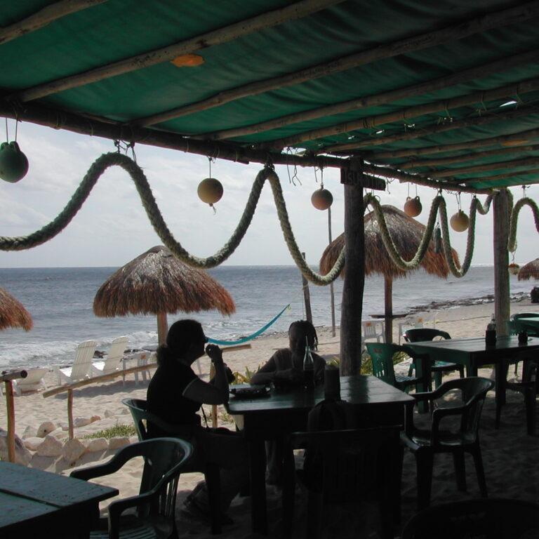 מסעדת חוף באי קאזומל