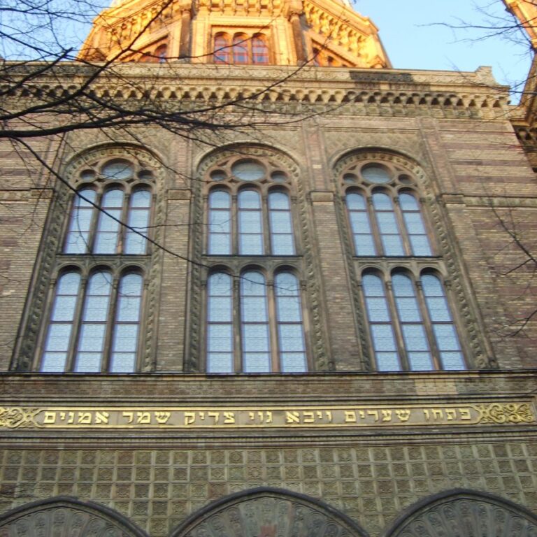 חזית בית הכנסת המשוקם בברלין