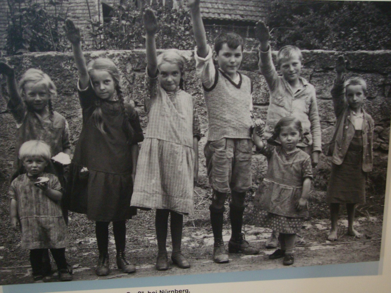 ילדים גרמנים הייל היטלר , זה החינוך שקיבלו