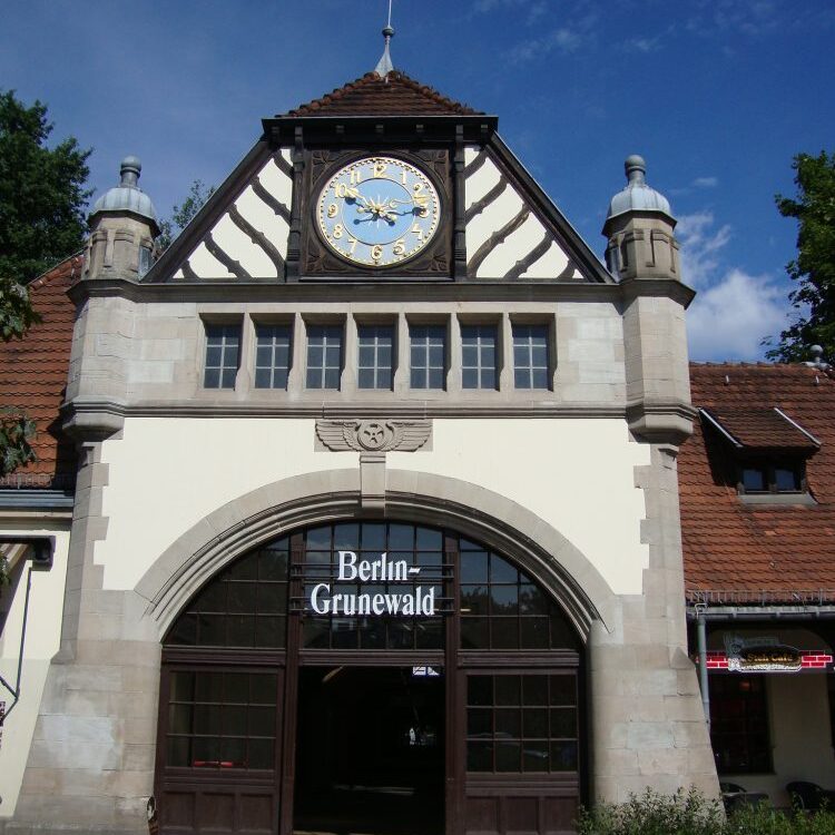 זה השער לרכבת לאושוויץ גרמנים לא באו בו