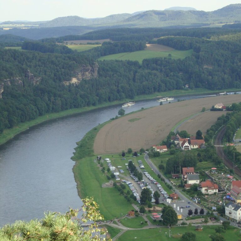 מבט מהצוקים על הריין