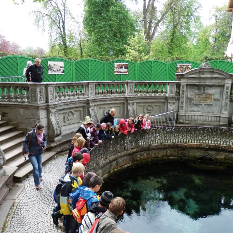ילדים גרמנים לומדים על מקורו של הריין