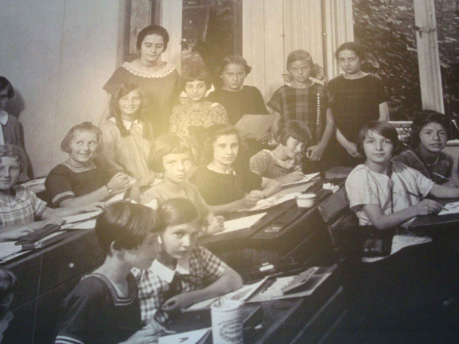 כיתה של תלמידות יהודיות לפני המלחמה