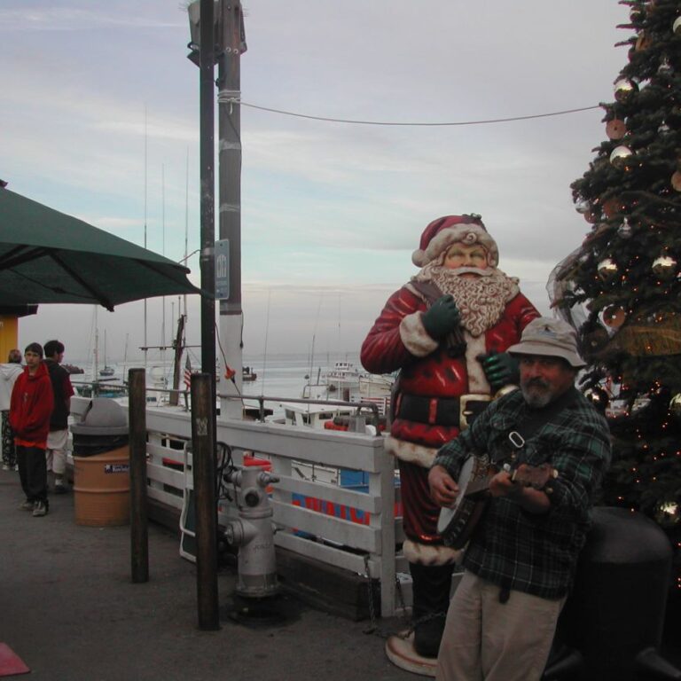אוירת כריסמס בעיירת דייגים