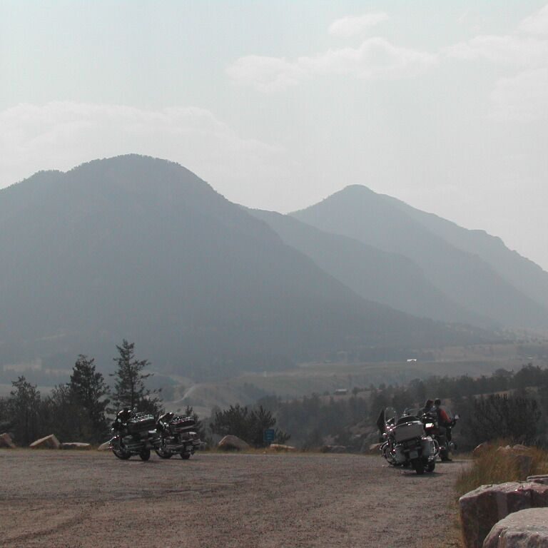 אופנועני הארלי בטיול במערב הפרוע