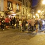 אזרחי פמפלונה חוגגים ברחובות חג מסורתי