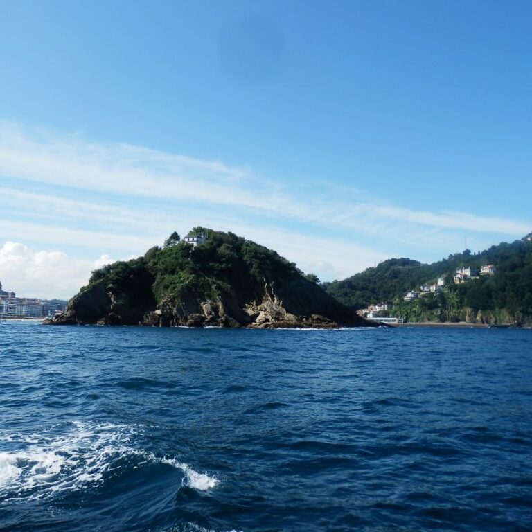 איים סלעיים ברביירה הבאסקית