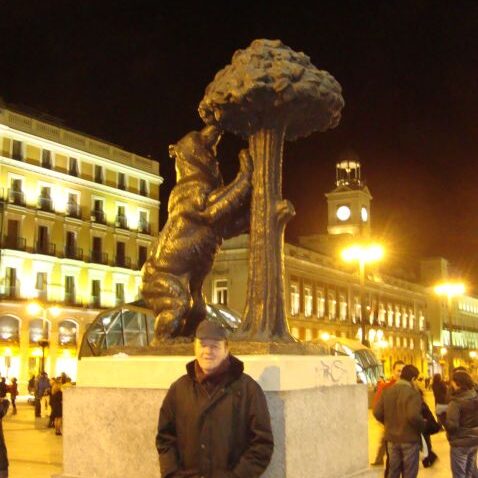 איציק ברזילי ופסל הדב במדריד