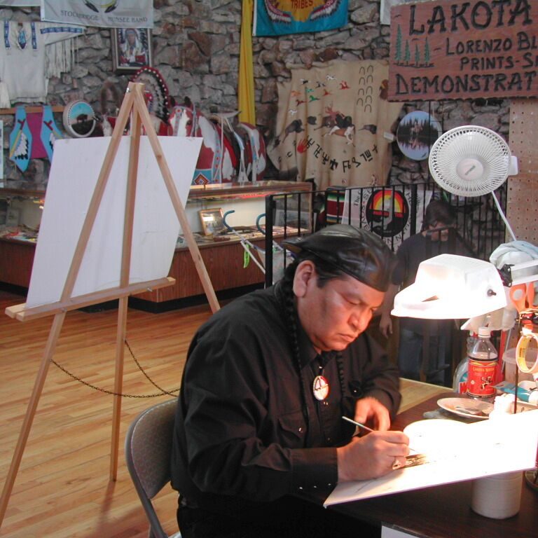 אמן אינדיאני בהר רושמור משבט הלקוטה