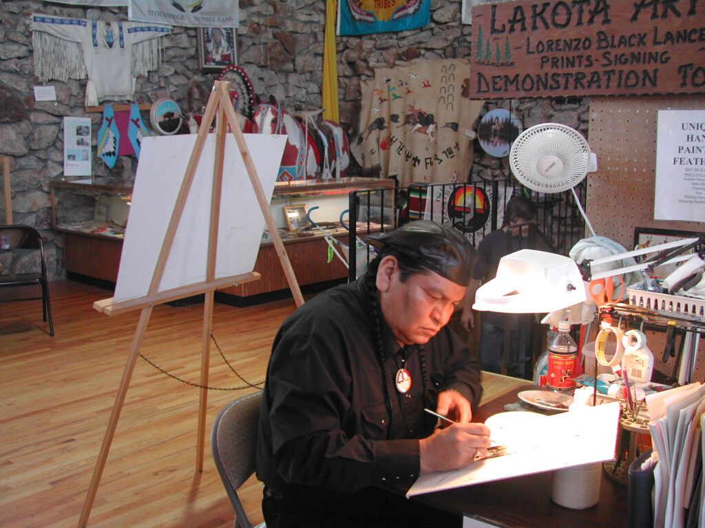 אמן אינדיאני בהר רושמור משבט הלקוטה