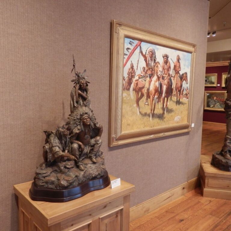 אמנות בג'קסון הול המייצגת אינדיאנים וקאובויים