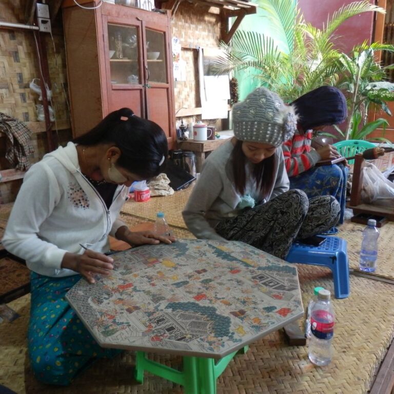 אומניות בורמזיות מסורות למלאכתן