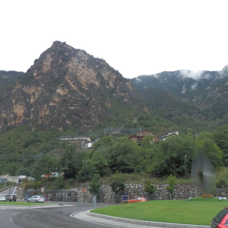 אנדורה-מדינה קטנה בהרי הפירנאים