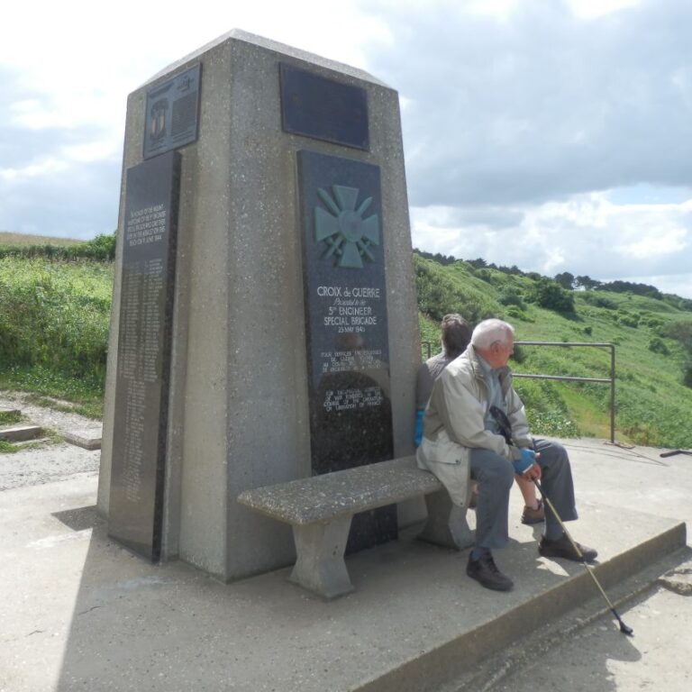אנדרטה לחללי הרייך הגרמני בחוף הפלישה בנורמדי
