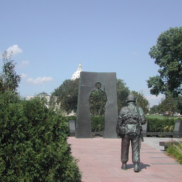 אנדרטה לחיילי מלחמת העולם השניה בסט. פול