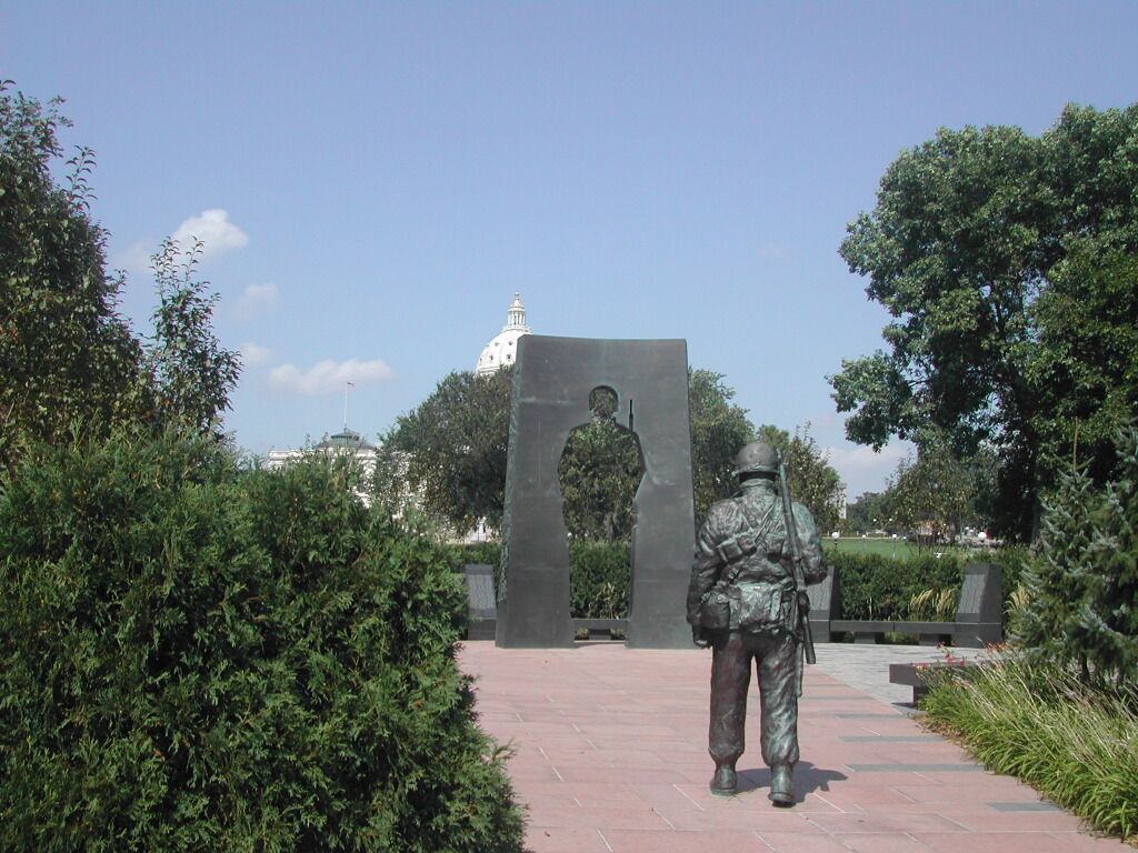 אנדרטה לחיילי מלחמת העולם השניה בסט. פול