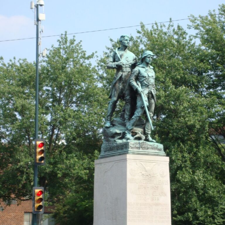 אנדרטה למשלחתם של הקצינים ששלח ג'פרסון לעבר המערב- לואיס וקלארק