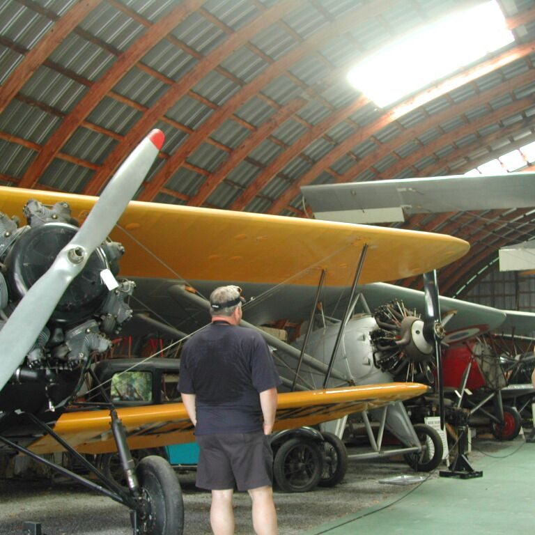 אתר המטוסים העתיקים בריינבוק בו ניתן לטוס במטוסי מלחמת העולם הראשונה