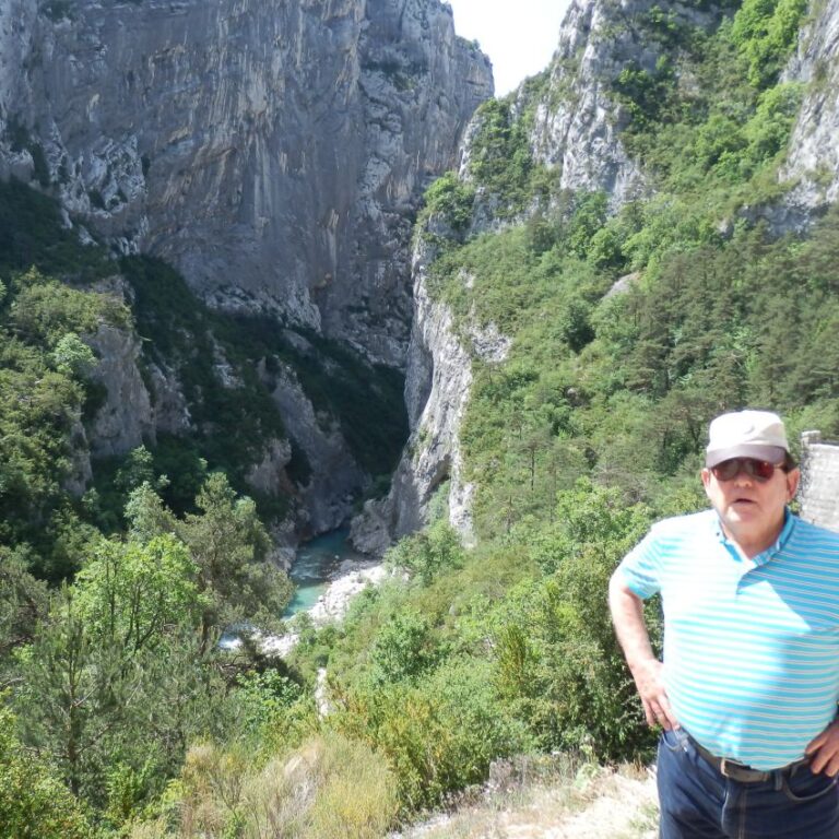 על אם הדרך לקניון ורדון בדרום צרפת