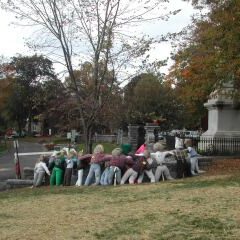 בובות קש על אם הדרך בעמק ההדסון