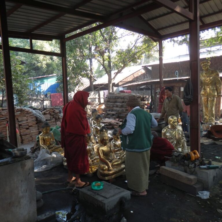 ביבי יכול להזמין פה פסל מוזהב שלו ושל שרה