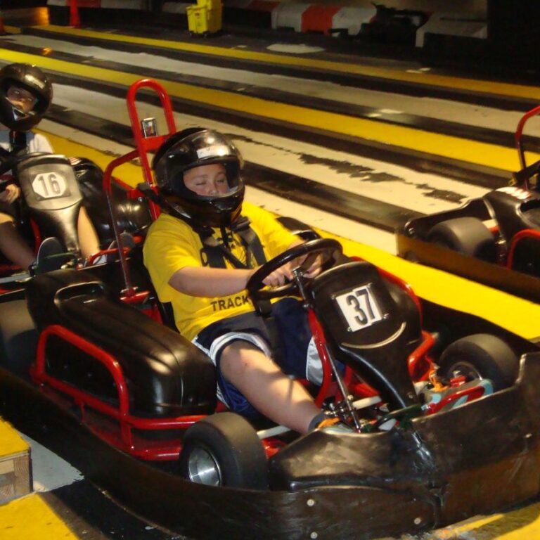 בן נוהג בגיל עשר