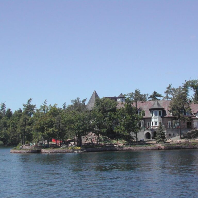 בתי המיליונרים באלף האיים