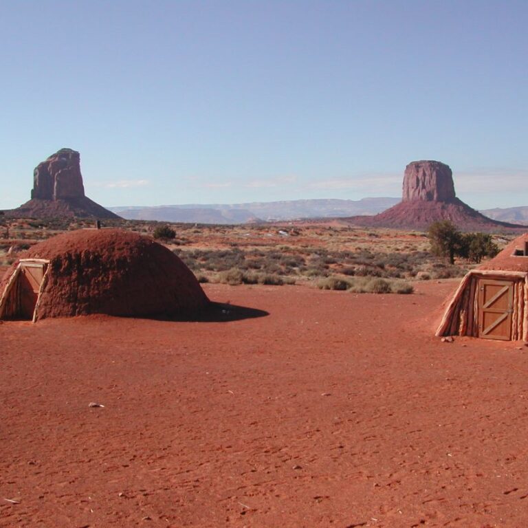 בתיהם של בני שבט הנאבחו