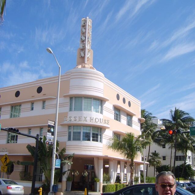 בתים בסגנון הבאו-האוז- בסאות ביץ' מיאמי