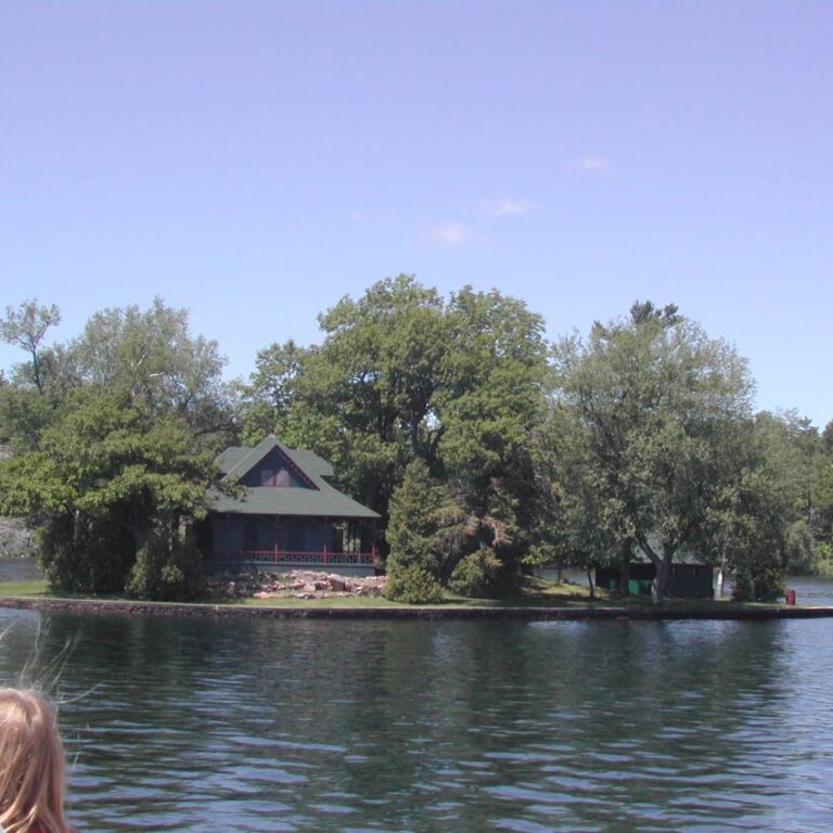 בתים צפים באלף האיים