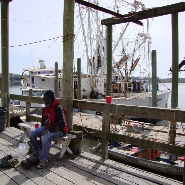 גם היום עובדים שחורים בתעשיות שלבנים נמנעים מהם כשימורי שרימפסים
